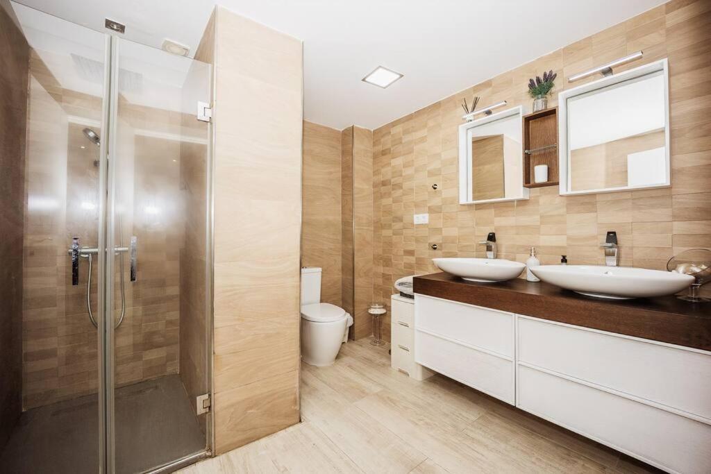 Апартаменты Modern First Line Альмуньекар Экстерьер фото